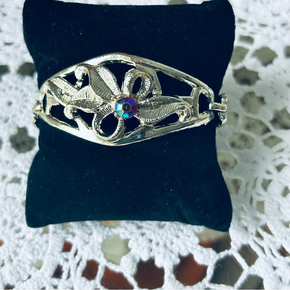 Elegant Silver Floral Bracelet